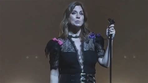 Leire Martínez se rompe en lágrimas en el último concierto de la gira