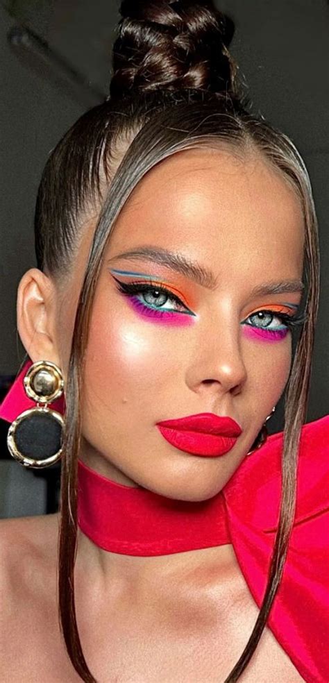 40 Trendy Eyeshadow Looks Hot Pink Colourful Graphic Liner