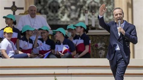 Giornata Mondiale Dei Bambini Benigni Bacia Papa Francesco