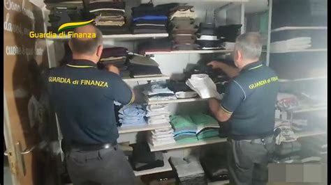 Abiti Griffati Falsi E Droga Arrestato Commerciante Di Partinico