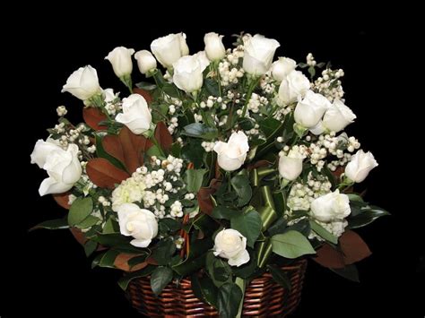 Basket Of White Roses In New York Ny Stevens Gabes House Of Flowers