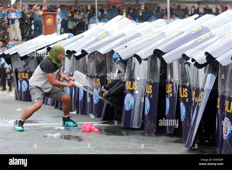 Manila Philippines 3rd June 2018 An Assumed Activist Tries To Break