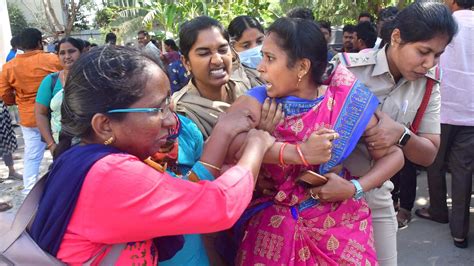 Tdp Activists Try To Obstruct Vehicle Of Andhra Pradesh Mahila