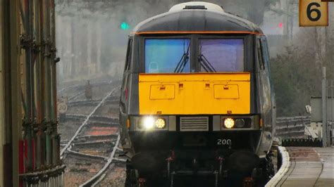 Dvt 82200 Leading Out Of Crewe With An Amazing 2 Tone Horn With 67014 On The Rear 05 04 23