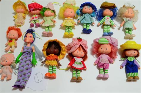 lot of VINTAGE Strawberry Shortcake Dolls including flat hand ...