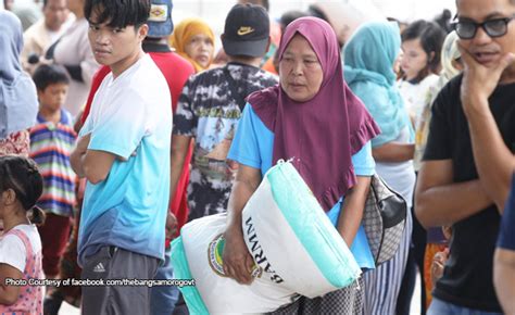 Bangsamoro Govt Distributes Rice Aid To Flood Displaced Families In Maguindanao Del Sur Town