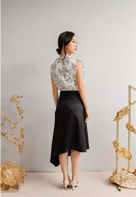 Jual Ayaco Ara Assymetric Skirt Original 2024 ZALORA Indonesia