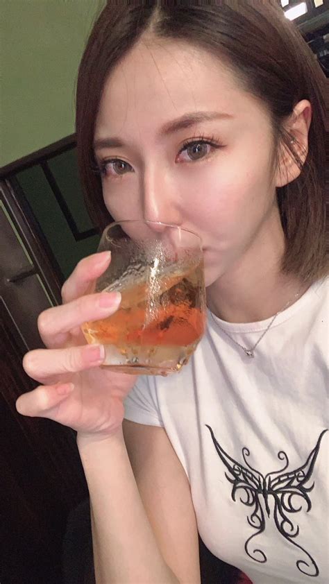 空閒的時候喝杯飲料想想我 或是line我聊聊天吧😘 Jkf女郎 Jkflady Jkf百大女郎 Jkf捷克論壇 Jkffans