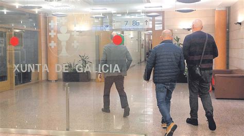 La Xunta abre la puerta a 6 000 empleados públicos a escalar en la