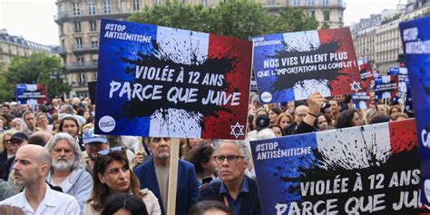 Viol Courbevoie Manifestation Devant L H Tel De Ville De Paris