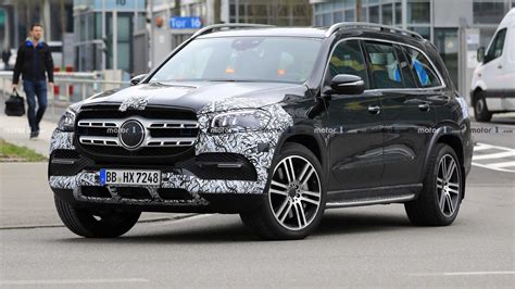 Mercedes Benz Gls Class Caught Nearly Naked Ahead Of Ny Debut