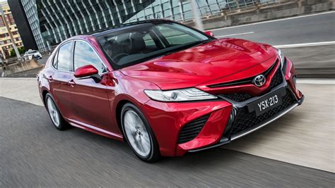 Toyota Camry Tembusi Pasaran Australia L Hibrid Dan L V