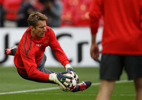 El exfutbolista Edwin van der Sar sufrió un ACV y está internado en