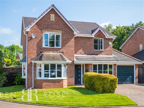 4 Bed Detached House For Sale In Capesthorne Drive Chorley Pr7 £