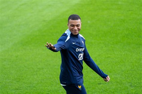 Quipe De France Kylian Mbapp Absent De L Entra Nement