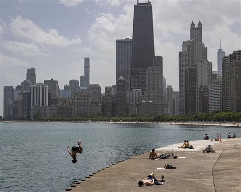 Heat wave keeps Midwest and South in its sticky grip | AP News