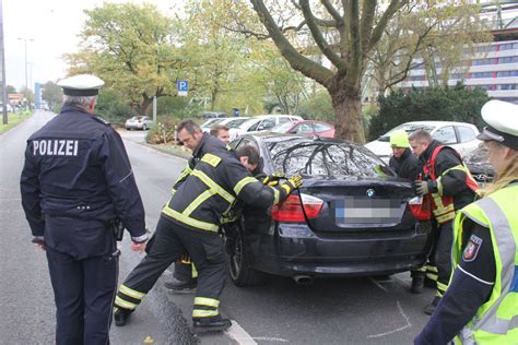 Wuppertal Zwei BMW krachen auf der Höhne ineinander