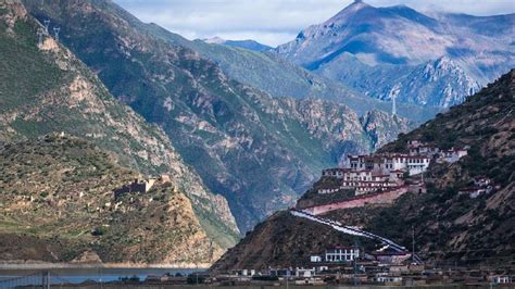 kuil drigung  tibet punya ritual pemakaman langit  mengerikan