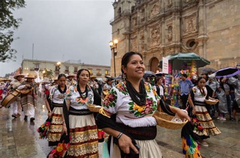 La Ku Nchekua Viste De Colores Las Calles De Oaxaca