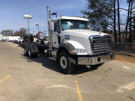 2020 Mack Gr64b