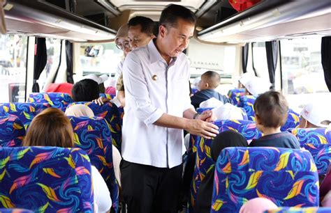 Bey Machmudin Lepas 20 Bus Peserta Program Mudik Asyik Bersama BUMN