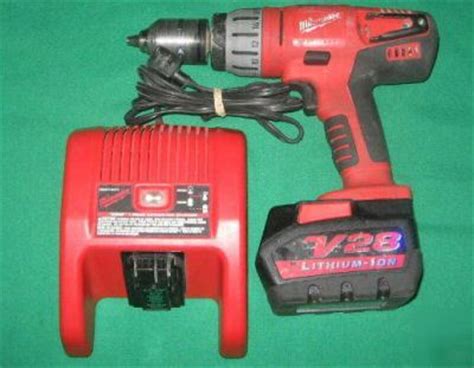 Milwaukee 28V 1/2" hammer-drill kit 0724-20