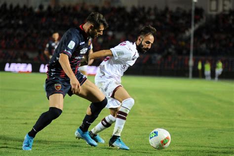 Cosenza Piace Marras Del Bari Tifo Cosenza