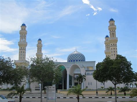 City Mosque In Kota Kinabalu Malaysia Kota Kinabalu Taj Mahal