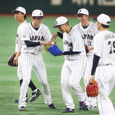 【侍ジャパン】佐々木朗希、宮城大弥、高橋宏斗 若き投手陣トリオがそろって東京ドーム入り プロ野球写真ニュース 日刊スポーツ