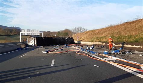 Pays Basque Spectaculaire Accident D Un Poids Lourd L A63 Totalement