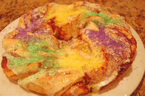 Easy King Cake For Mardi Gras Or Super Bowl Eat At Home