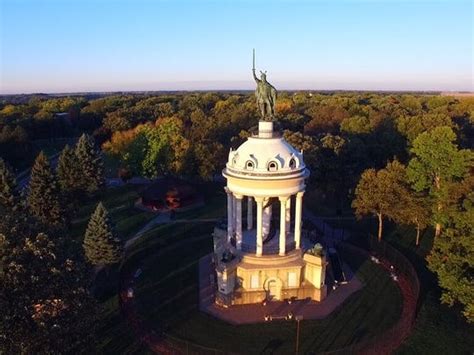 Minnesota Offers Road Trip Worthy Statues