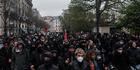 Retraites Malgr La Promulgation De La Loi Manifestants Et Syndicats