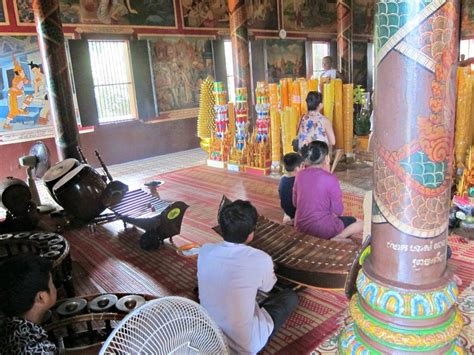 Wat Phnom in Phnom Penh - A feast for the Senses | Budget Travel Talk