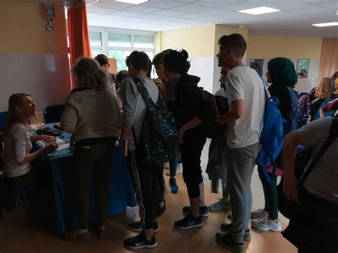 Laberinto De Libros En El Ies Francisco Ayala Visita De La Escritora MarÍa MenÉndez Ponte