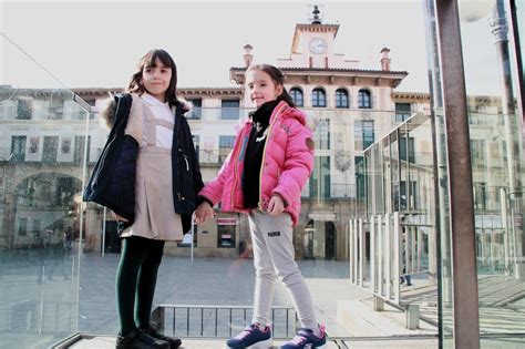 Nadia E India Las Ni As Protagonistas De La Bajada Del Ngel De Tudela