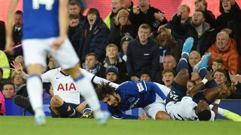 Epl 2019 Andre Gomes Leg Injury Video Warning Graphic