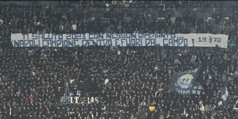 Napoli L Emozionante Striscione Dei Tifosi Celebra Lo Scudetto