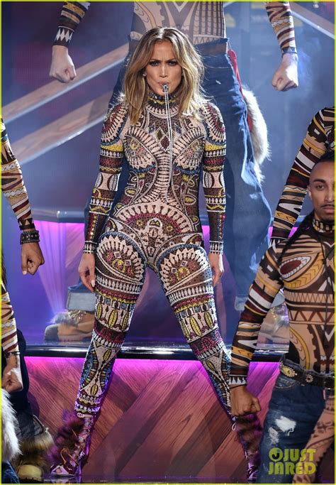 Jennifer Lopez Dances To 2015s Biggest Songs For Amas Opening Video