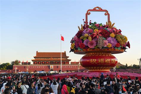 中秋国庆假期前三天北京接待游客6825万人次演出景区总收入