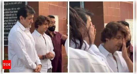 Rajkumar Kohli Funeral Son Armaan Kohli Gets Teary Eyed Sonu Nigam