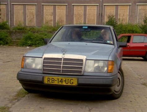 IMCDb.org: 1987 Mercedes-Benz 260 E [W124] in "Diamant, 1993-1994"