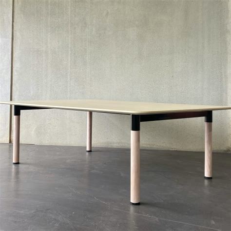 Tasman Table Maxton Fox