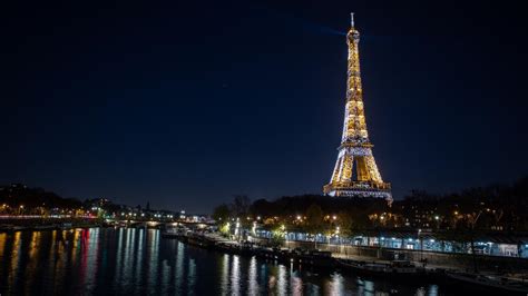 La Torre Eiffel De Noche Fotografías E Iluminación Oficial