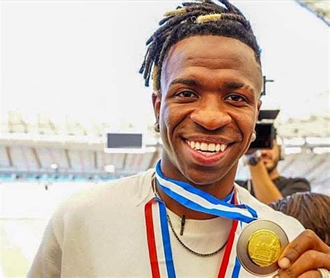 Vini Jr Recebe Medalha Tiradentes Maior Honraria Da Alerj Geral