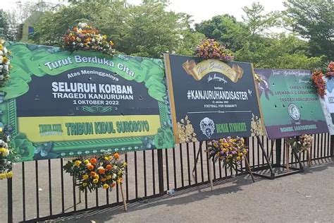 Terus Berdatangan Karangan Bunga Duka Cita Bonekmania Paling Banyak