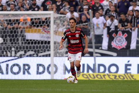 Flamengo informa que R Caio passará por cirurgia e não joga mais em