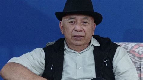 Seniman Patung I Nyoman Nuarta Presiden Naik Motor Baru Pak Jokowi