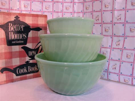 Vintage Fire King Jadeite Swirl Mixing Bowl Set Set Of 4 Etsy Mixing Bowls Set Bowl Set