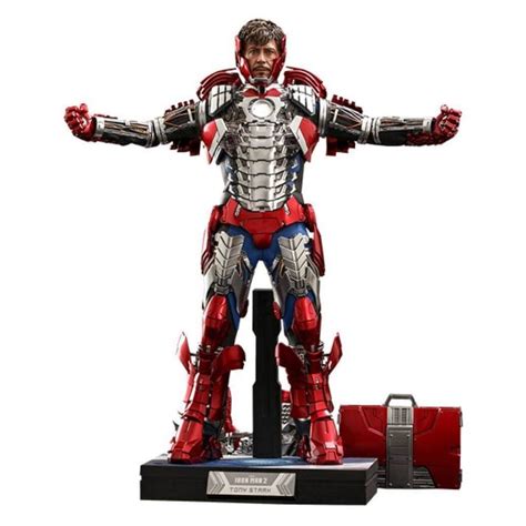 Tony Stark Mark V Suit Up Deluxe Hot Toys Figure Iron Man 2